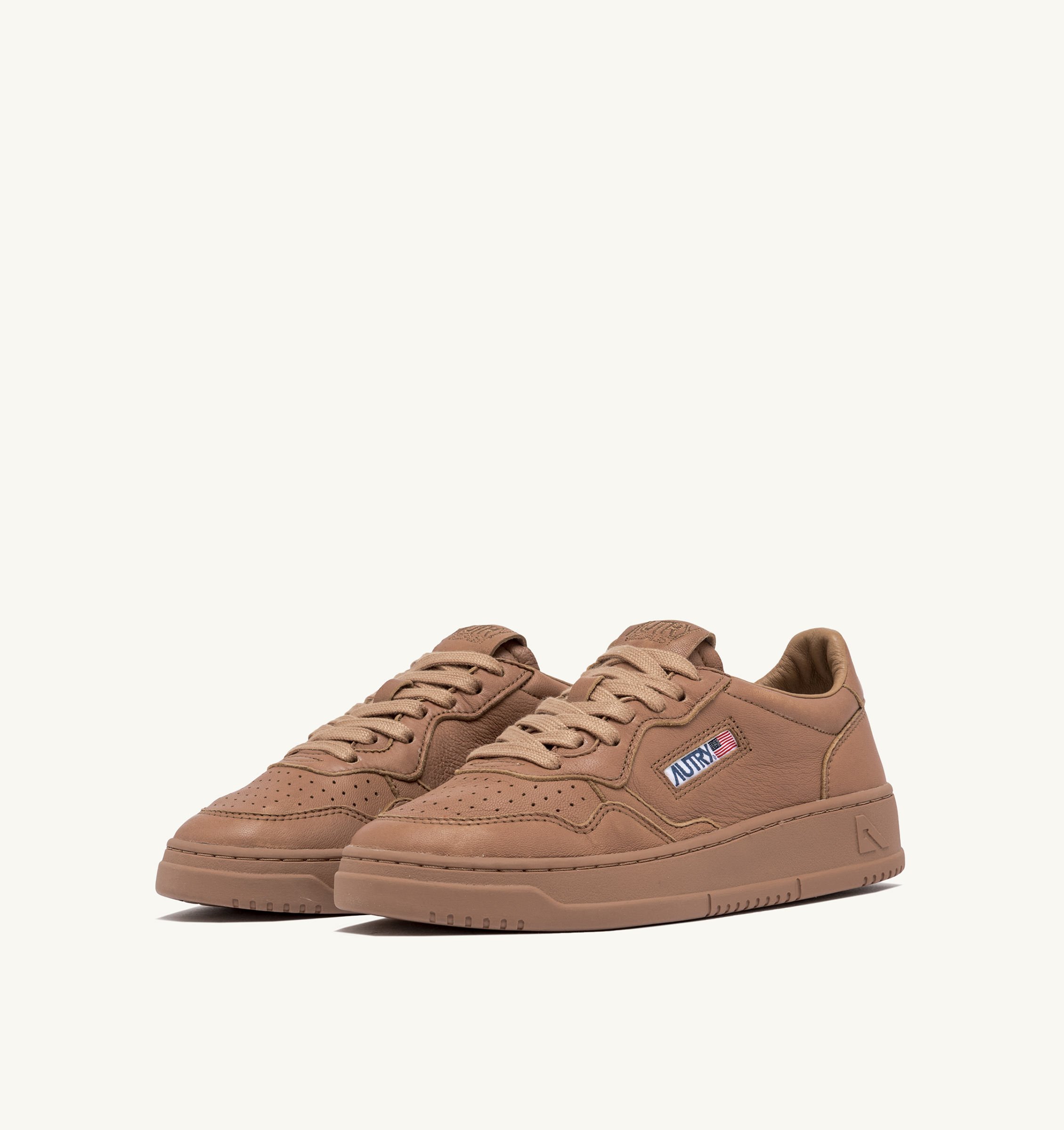 MEDALIST LOW SNEAKERS IN SAND STORM NAPA LEATHER