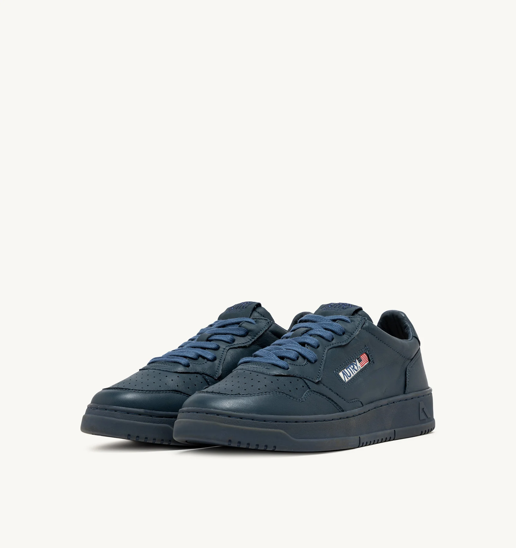 MEDALIST LOW SNEAKERS IN DARK DENIM NAPPA