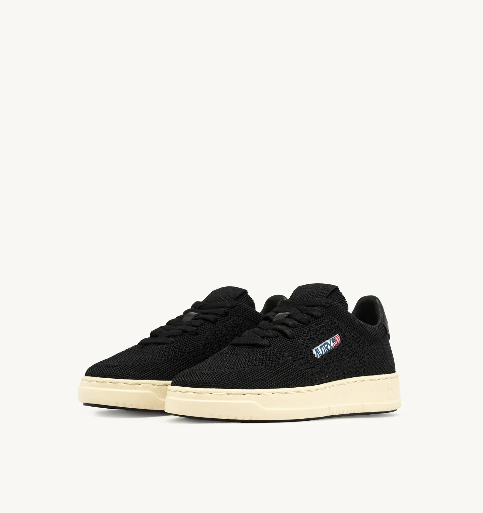 EASEKNIT MEDALIST LOW SNEAKERS IN BLACK COLOR FABRIC