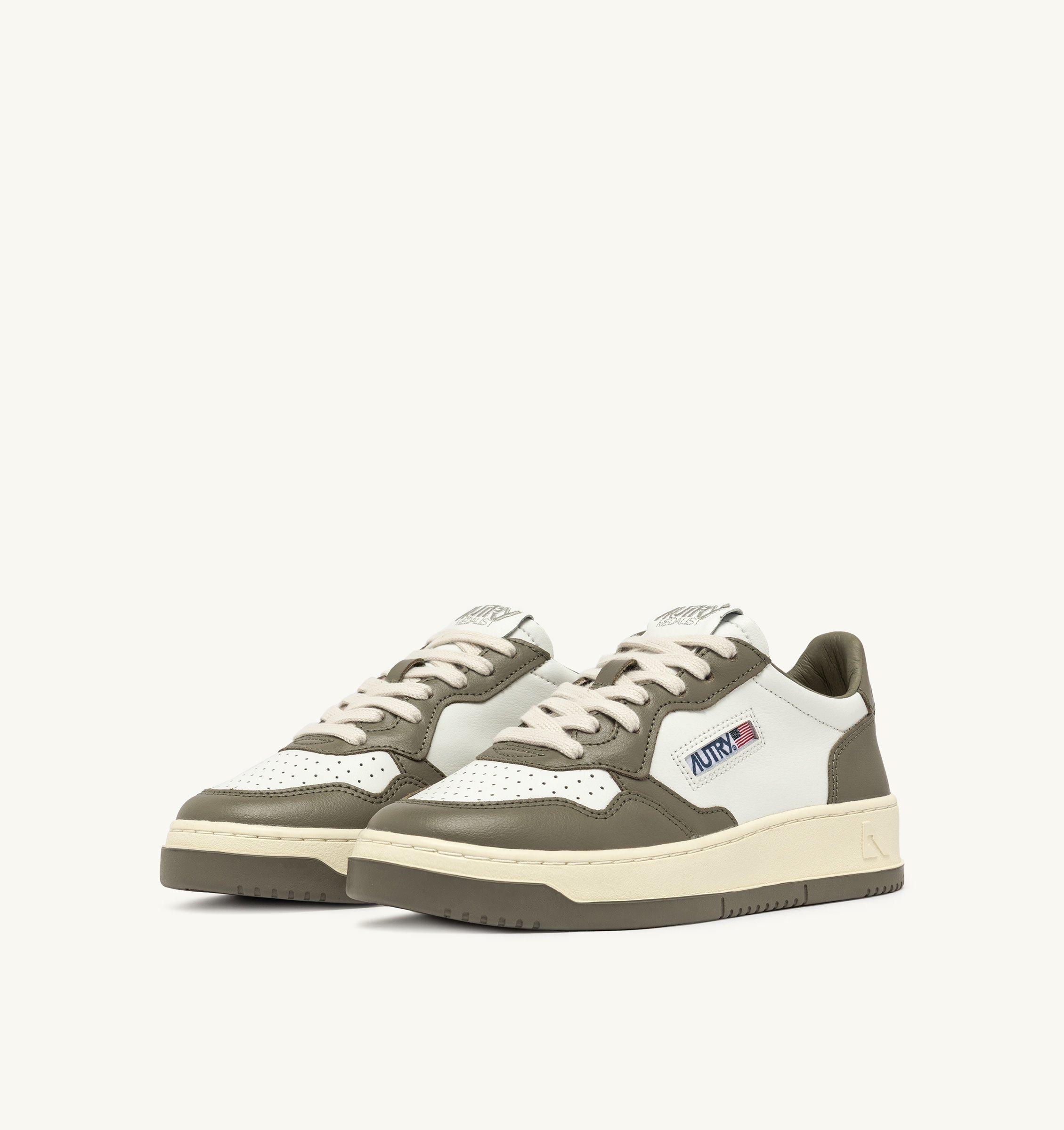 MEDALIST LOW BICOLOR SNEAKERS IN WHITE AND HUNTER GREEN LEATHER