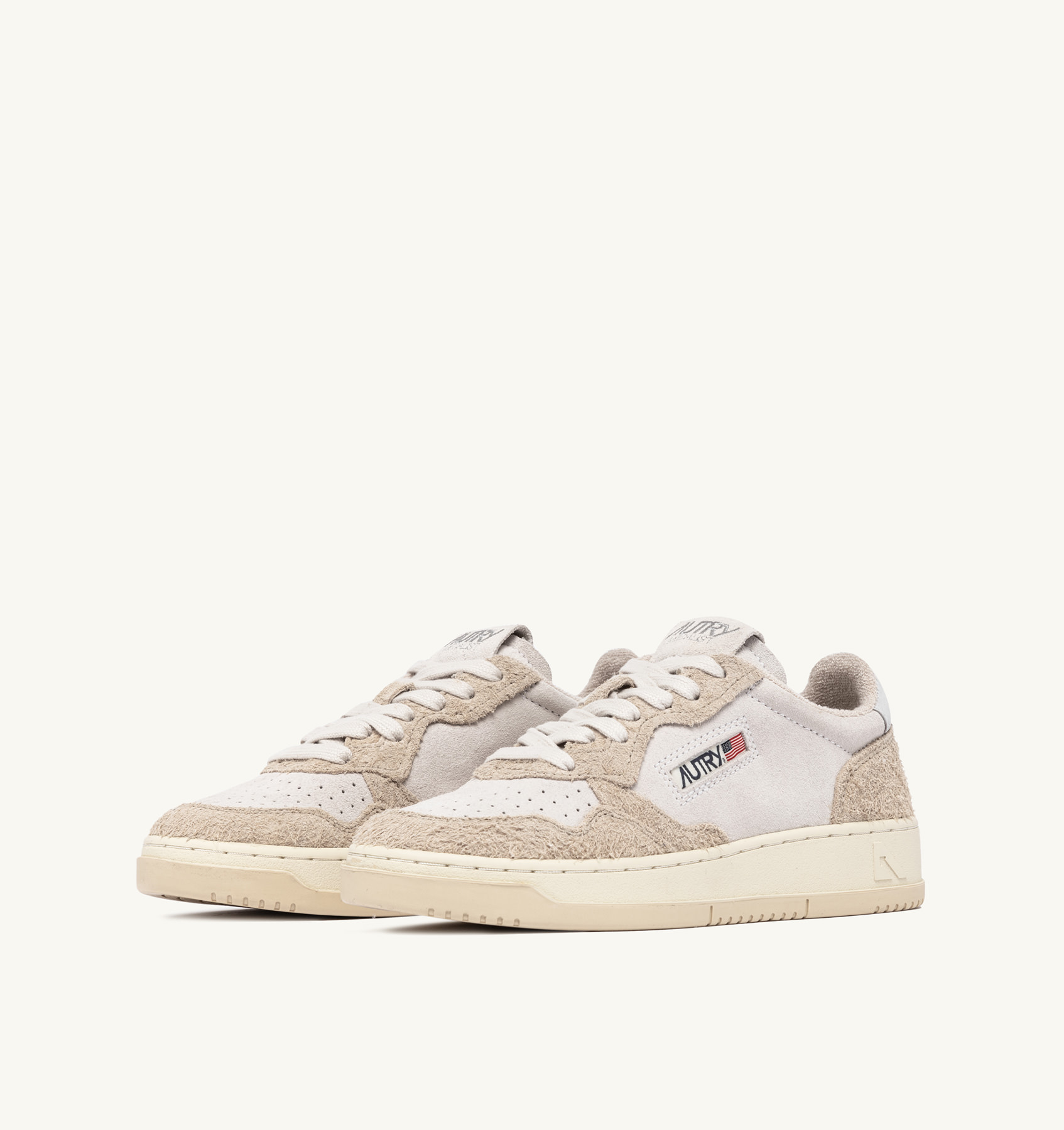 MEDALIST LOW SNEAKERS IN ECRU SUEDE