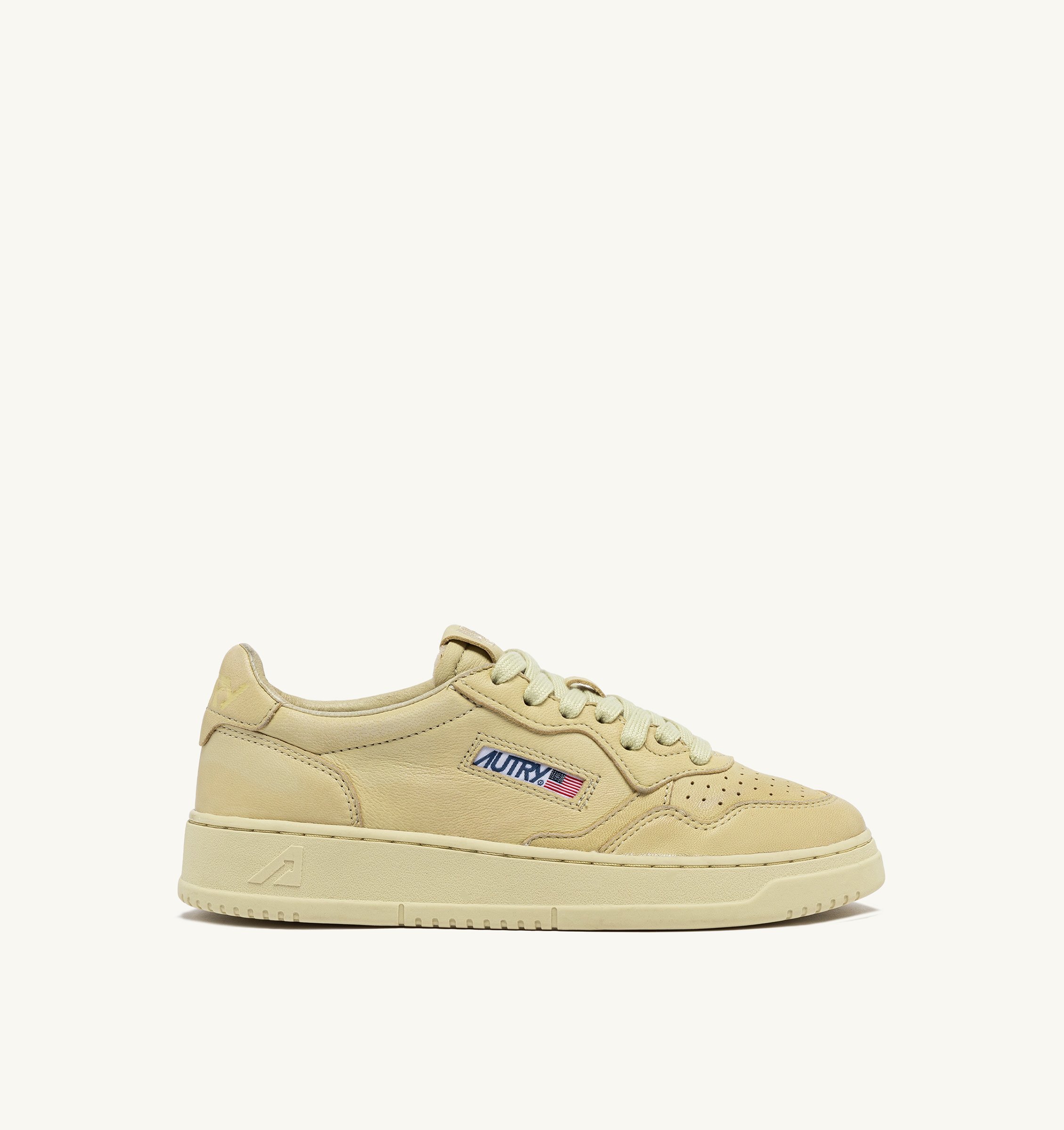 MEDALIST LOW SNEAKERS IN NAPA LEATHER COLOR HAY
