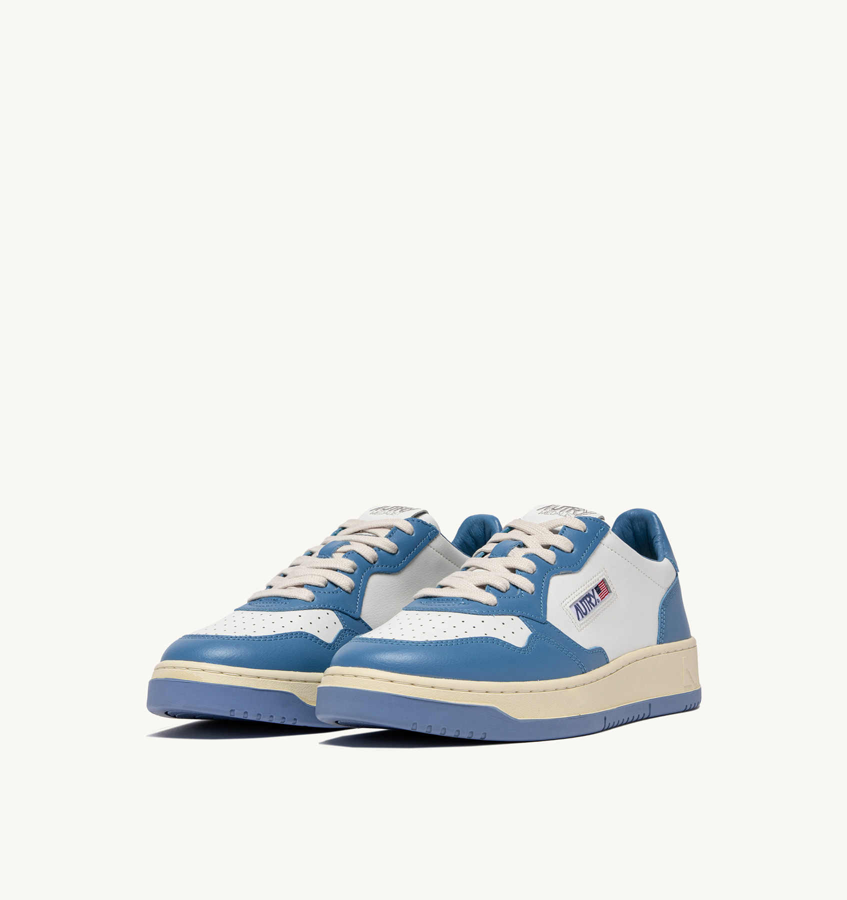 MEDALIST LOW BI-COLOR SNEAKERS IN WHITE AND AZURE LEATHER