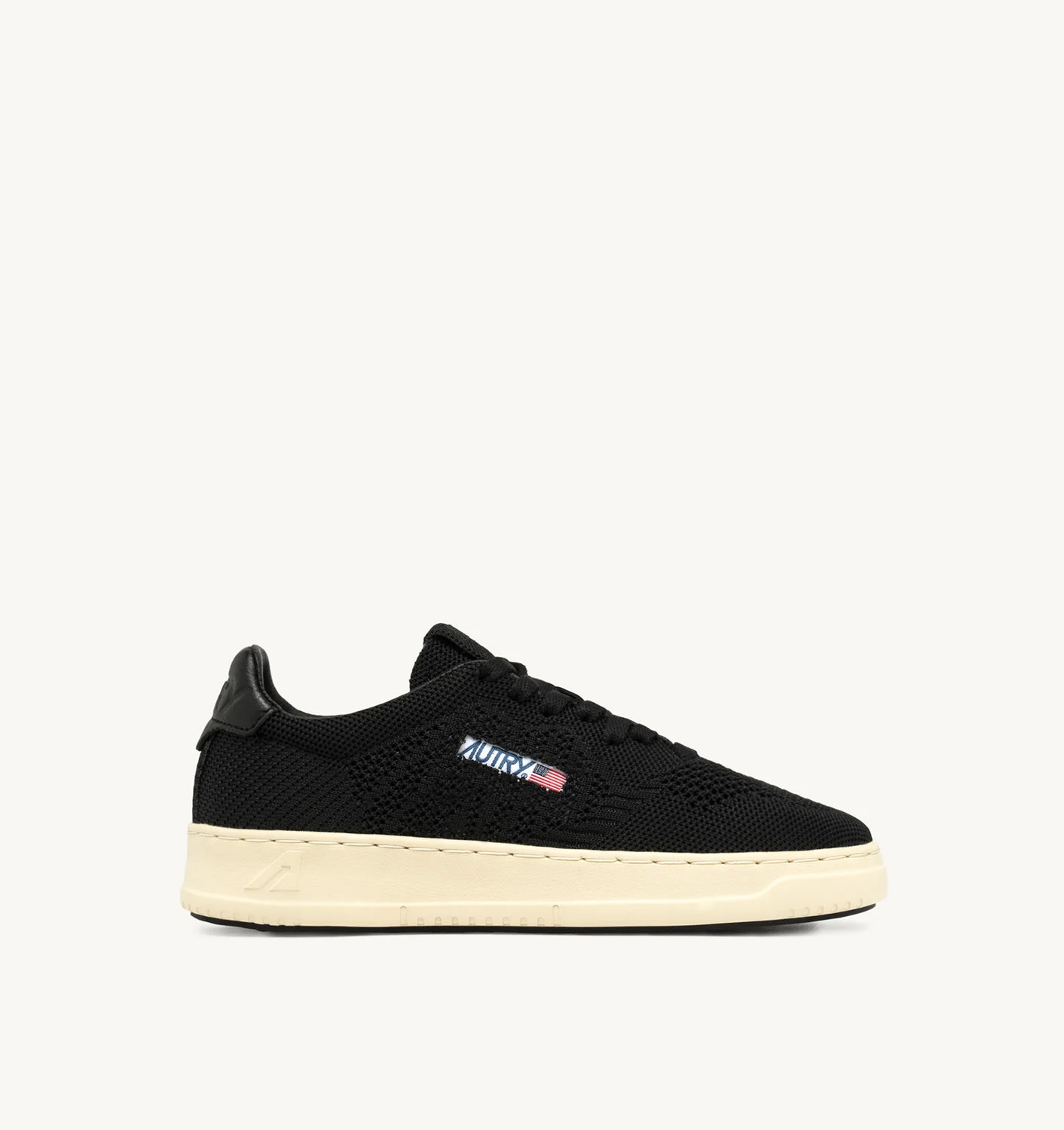 EASEKNIT MEDALIST LOW SNEAKERS IN BLACK COLOR FABRIC