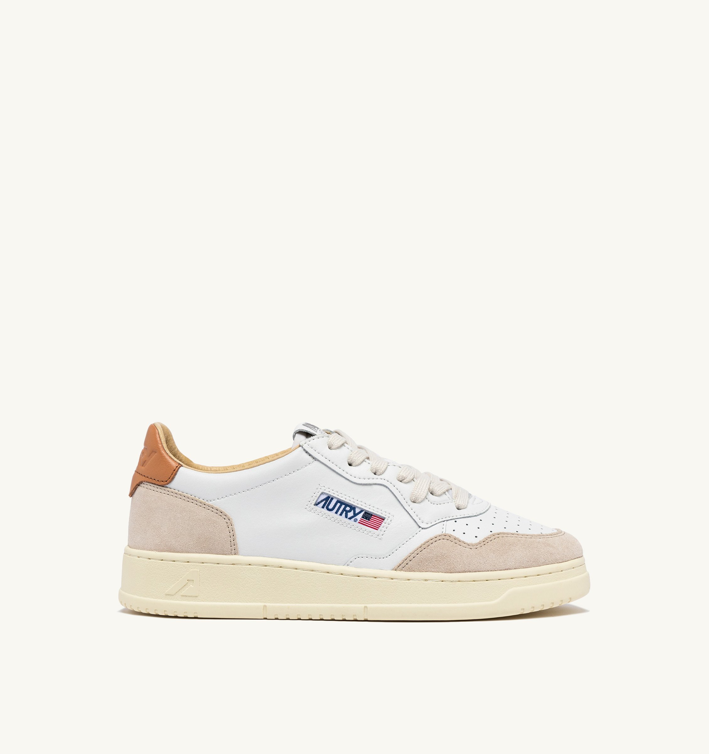 MEDALIST LOW SNEAKERS IN WHITE AND SAND STORM LEATHER AND BEIGE SUEDE