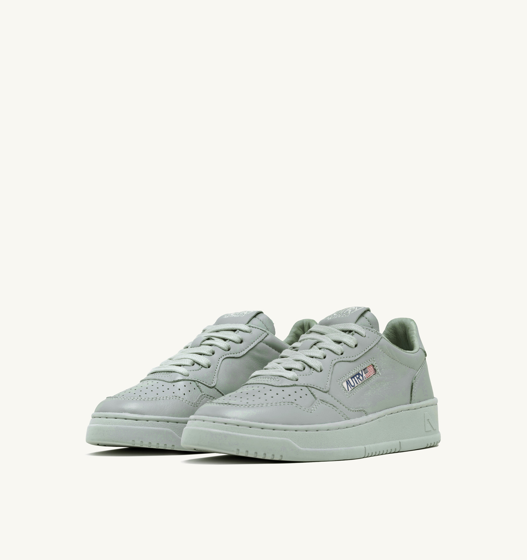 MEDALIST LOW SNEAKERS IN MATTE GRAY LEATHER