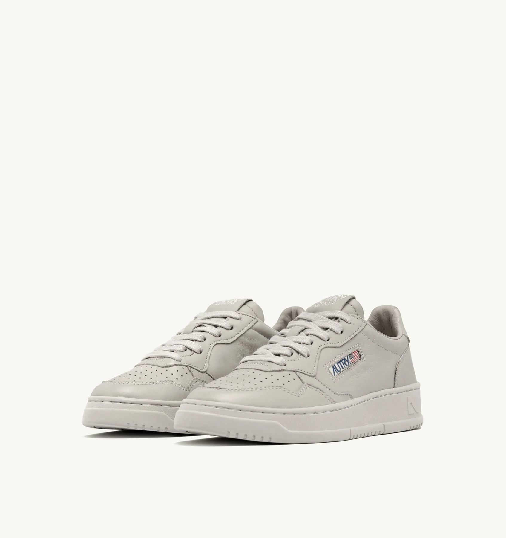 MEDALIST LOW SNEAKERS IN MATTE BEIGE LEATHER
