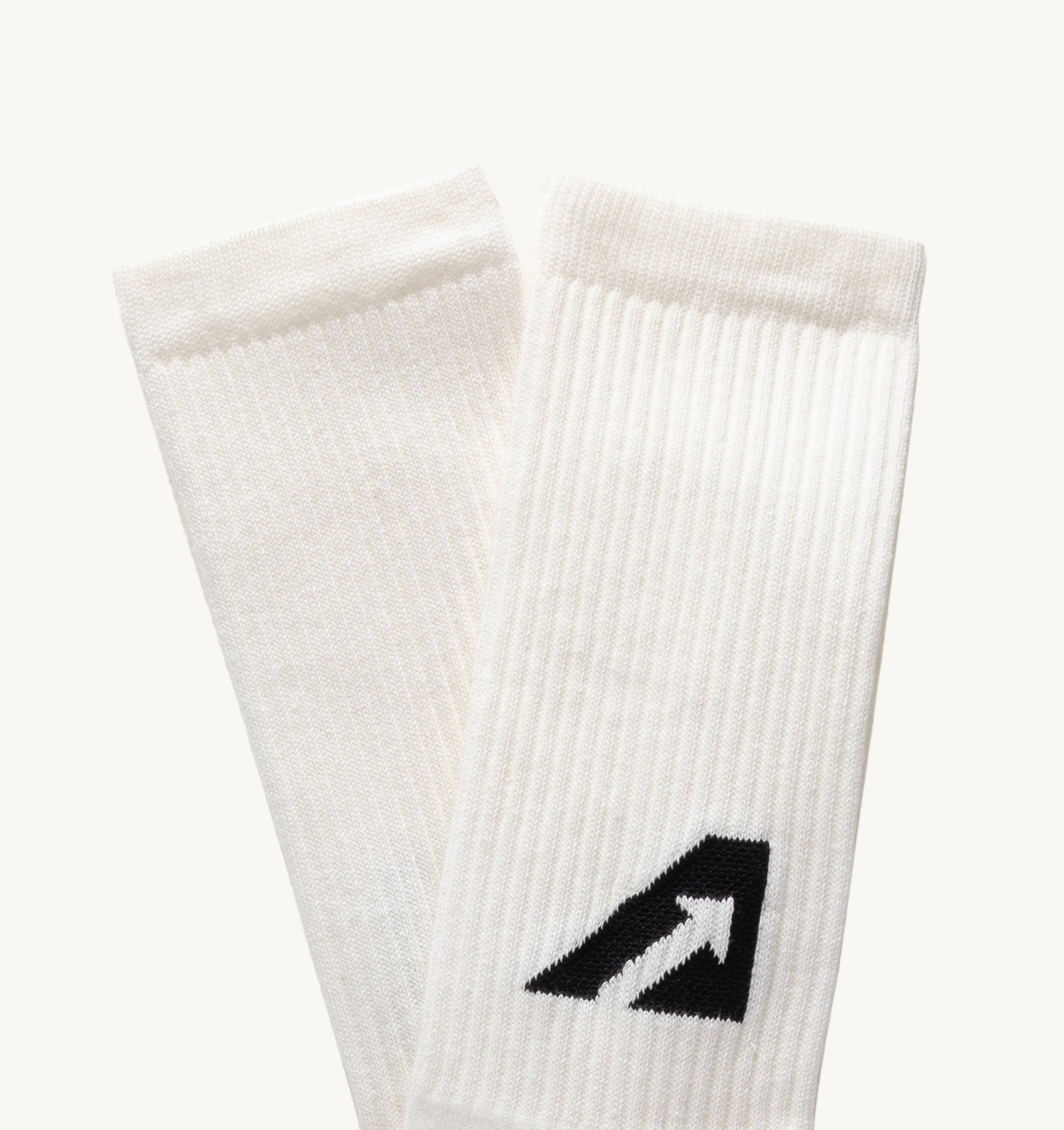 SOCKS IN WHITE AND BLACK COTTON TERRY