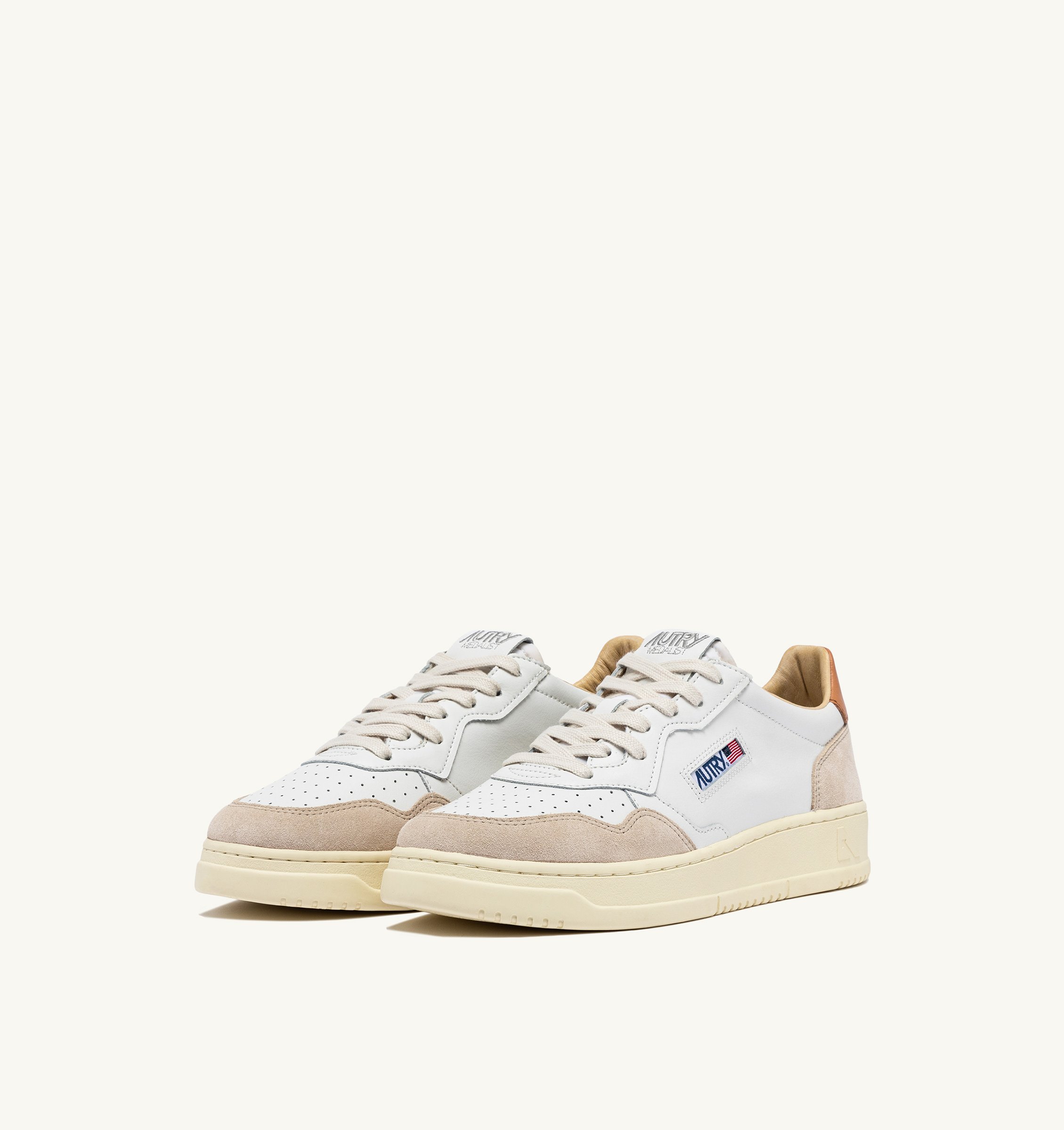 MEDALIST LOW SNEAKERS IN WHITE AND SAND STORM LEATHER AND BEIGE SUEDE
