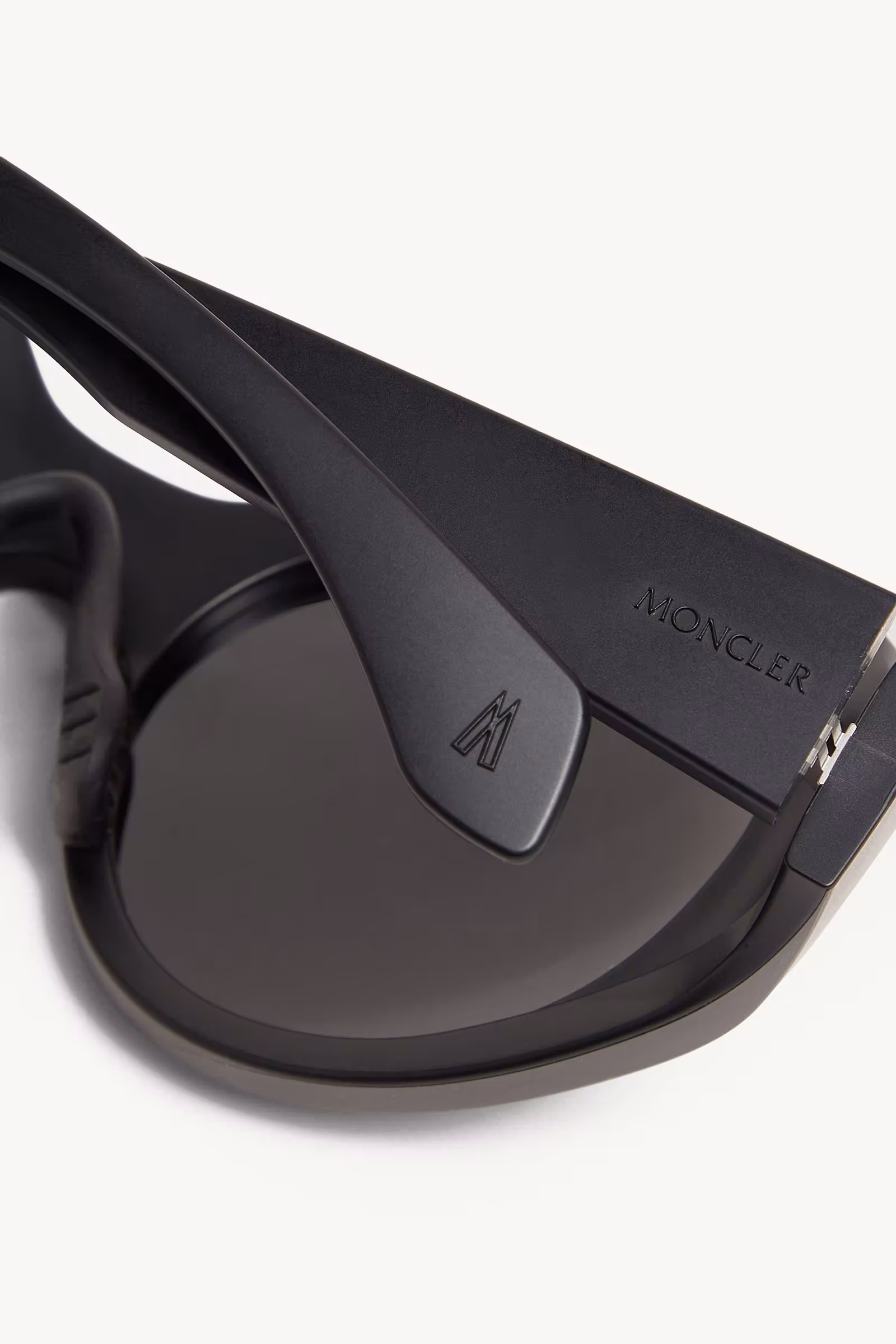 Futuro Round Sunglasses