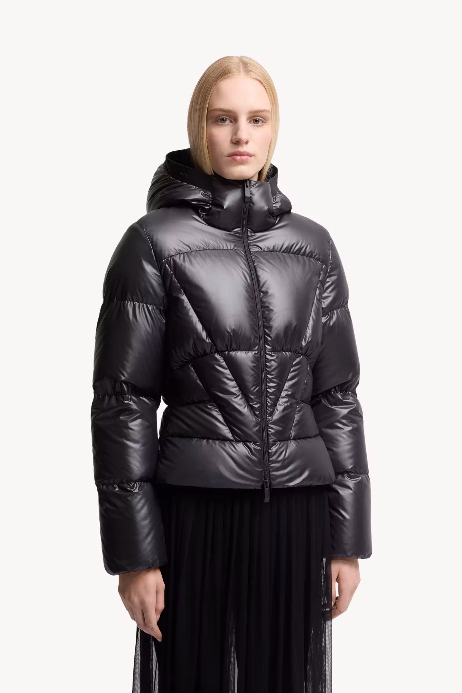 Wineck Hooded Geometric-Quilted Short Down Jacket
