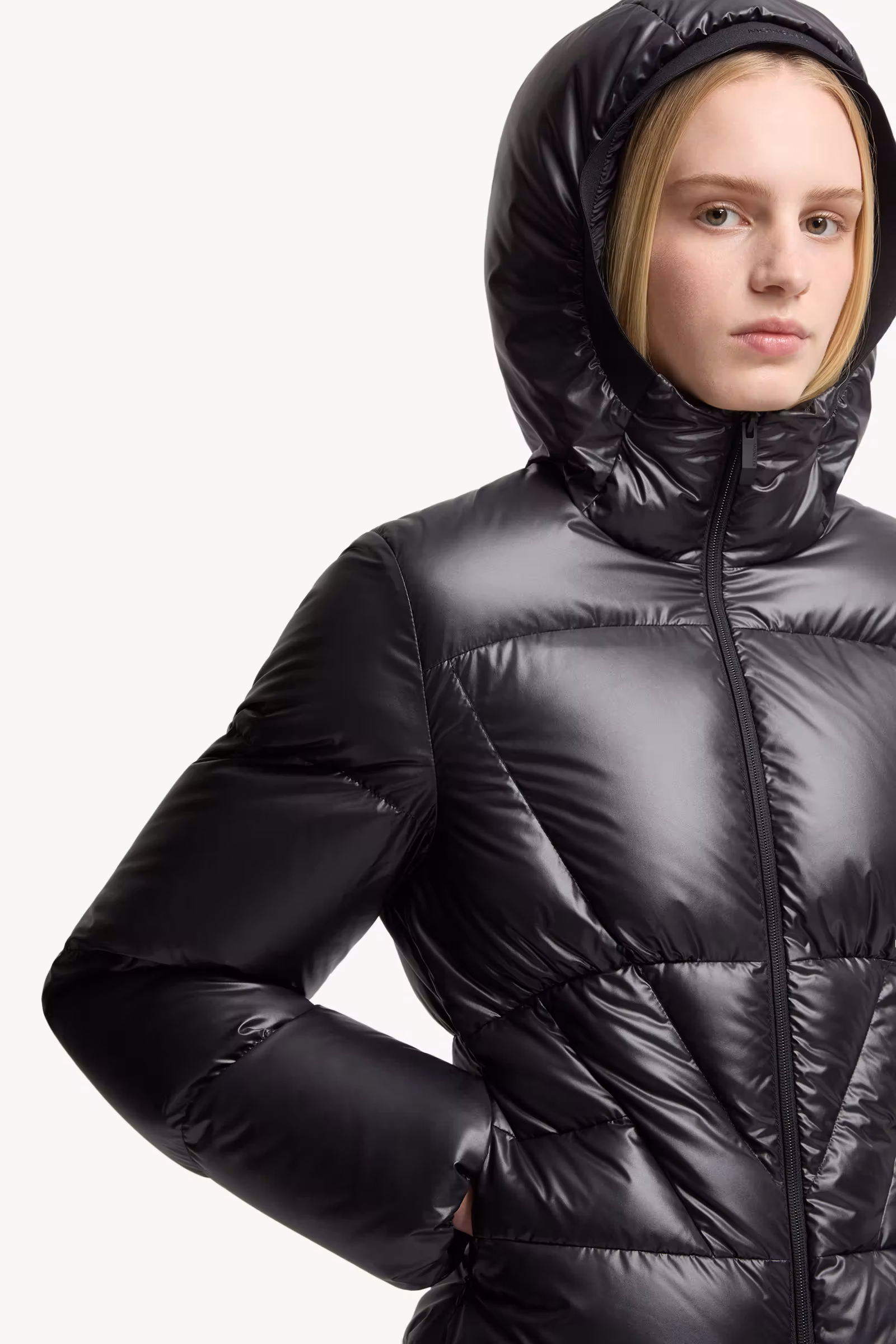 Wineck Hooded Geometric-Quilted Short Down Jacket