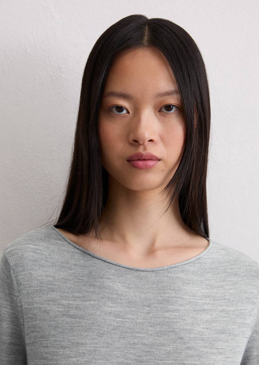 Knitted sweater slim made from soft merino wool