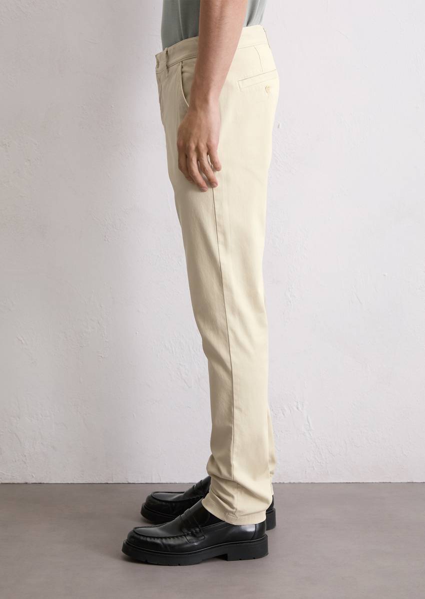 Chino model Stig shaped made from an organic cotton blend