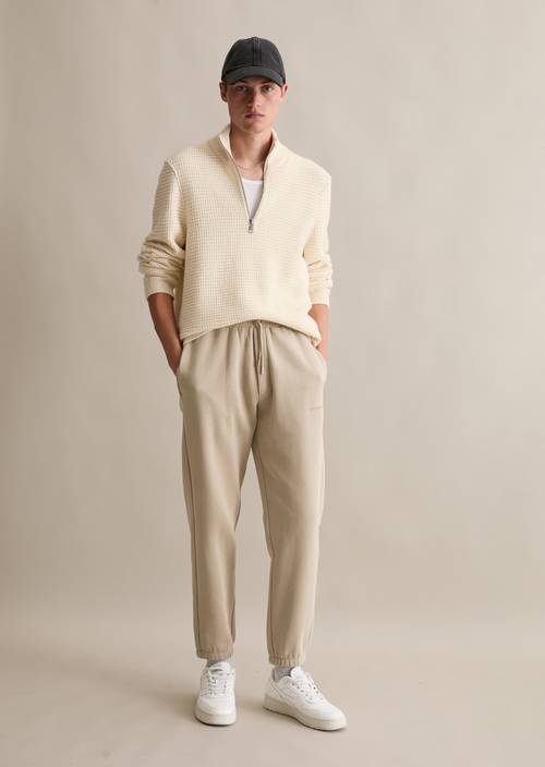 Relaxed knit troyer with a striking structure