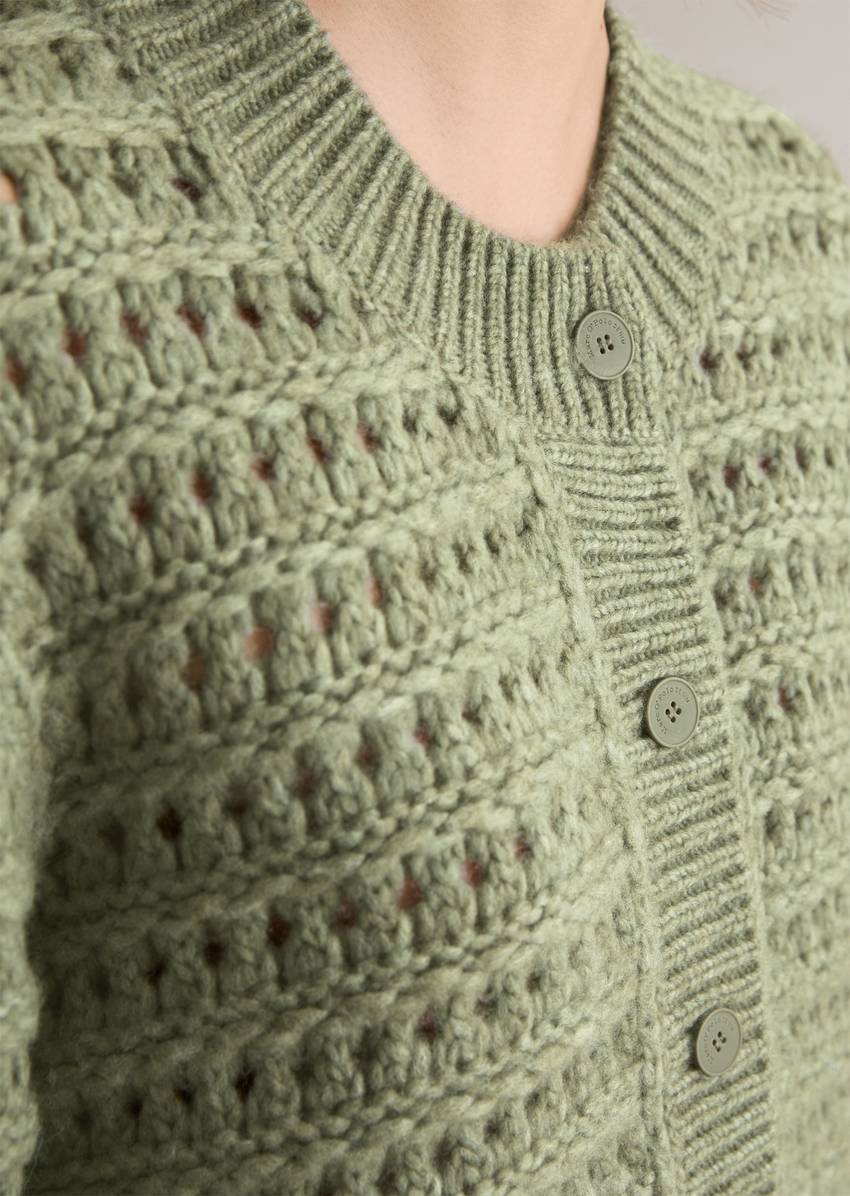 Cardigan regular made from a soft virgin wool blend