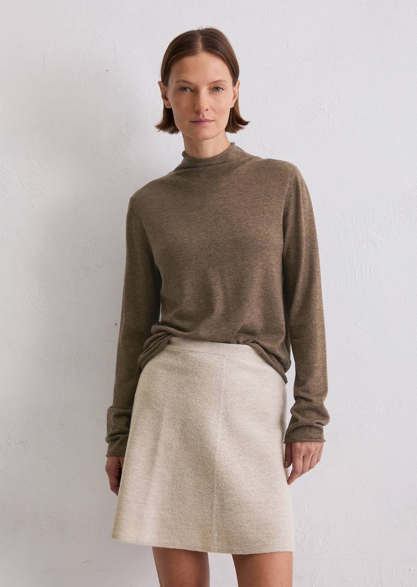 Turtleneck sweater slim made from a fine virgin wool/viscose blend