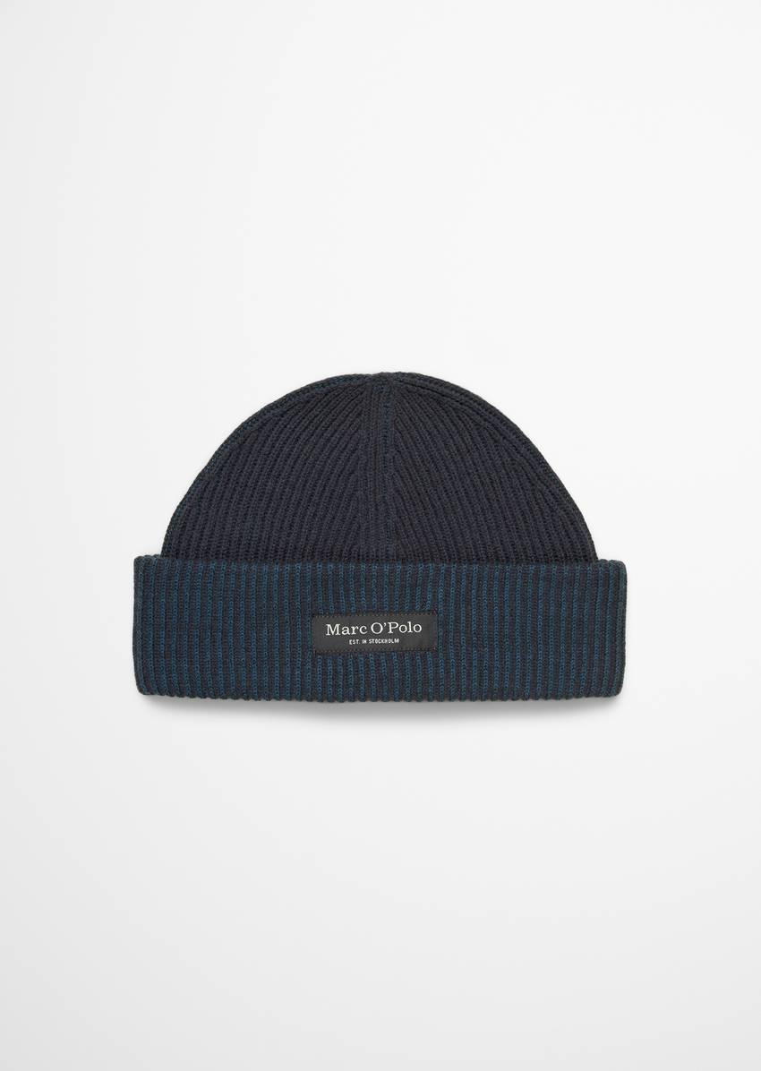 Cap made from an organic cotton-sheep's wool mix