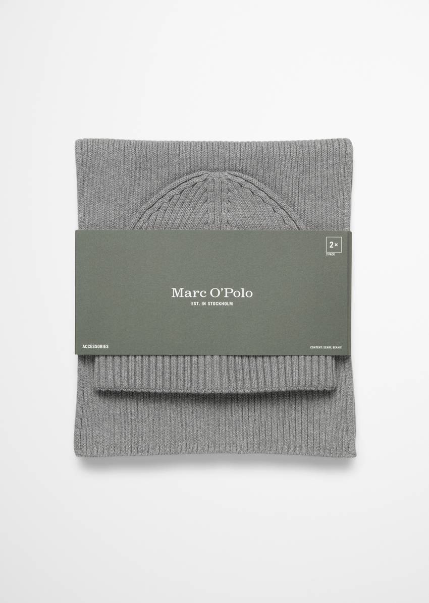 DfC cap & scarf set made from pure organic cotton