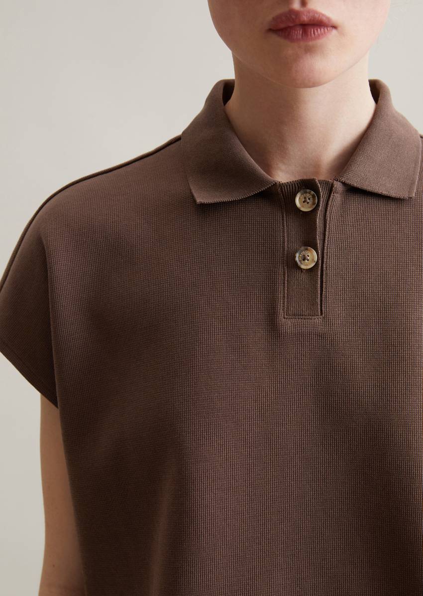 Sleeveless polo shirt wide made from organic cotton