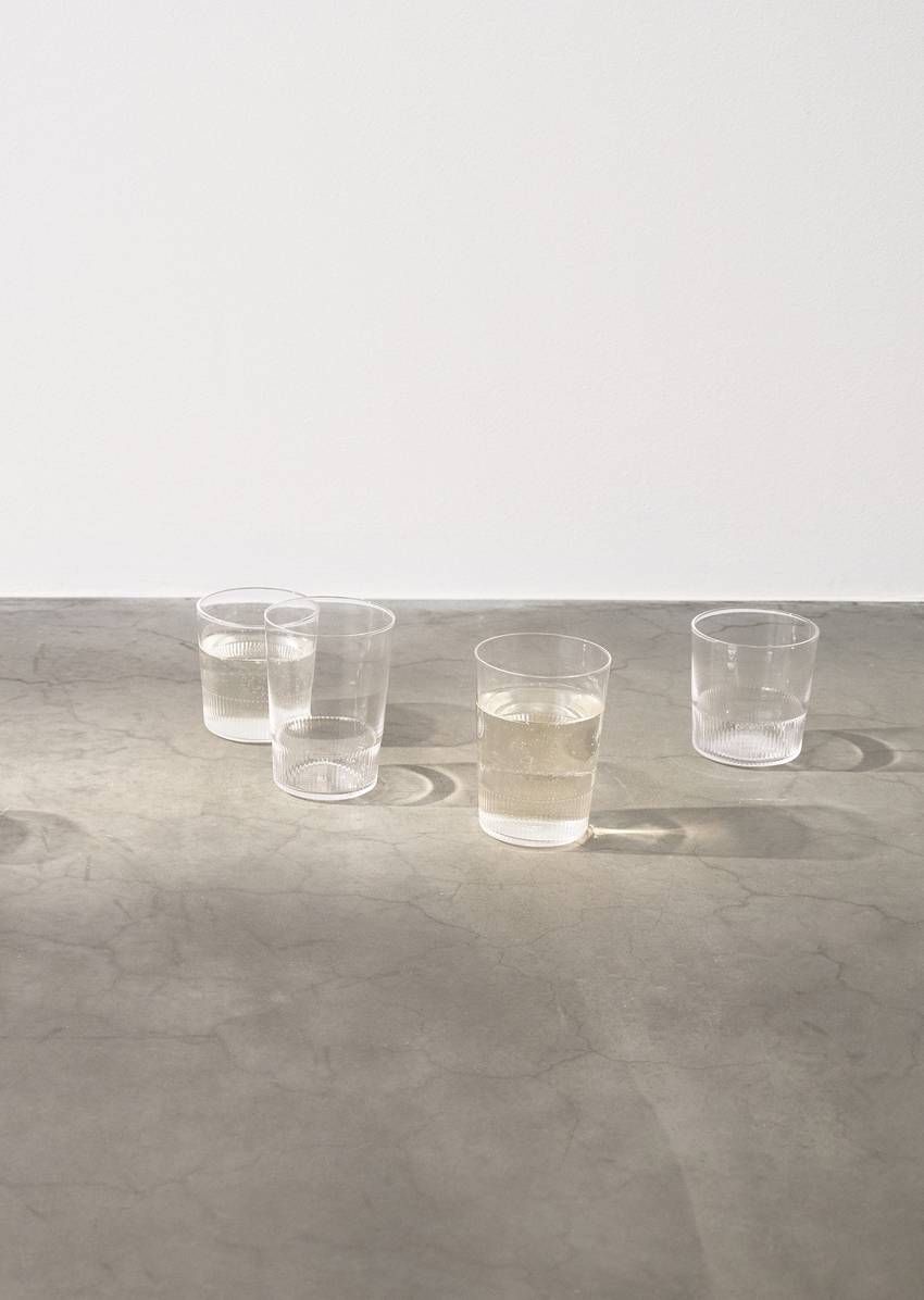 Medium water glass Model Moments in set of 4