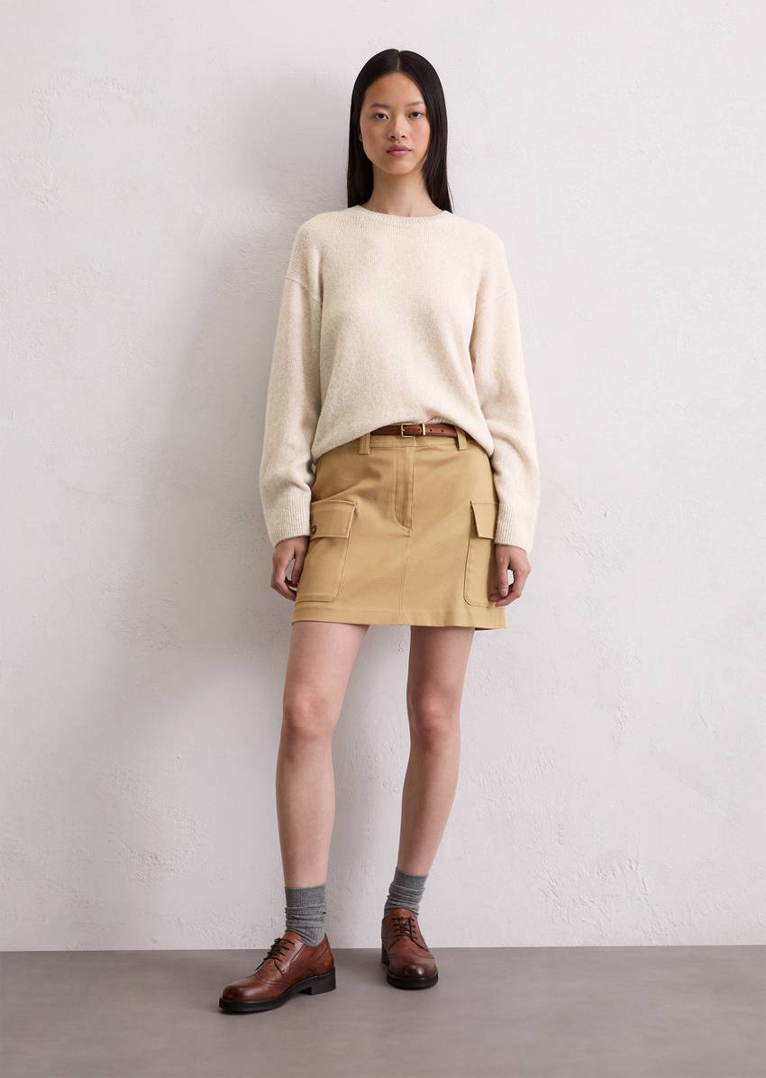 Cargo mini skirt shaped made from stretch twill