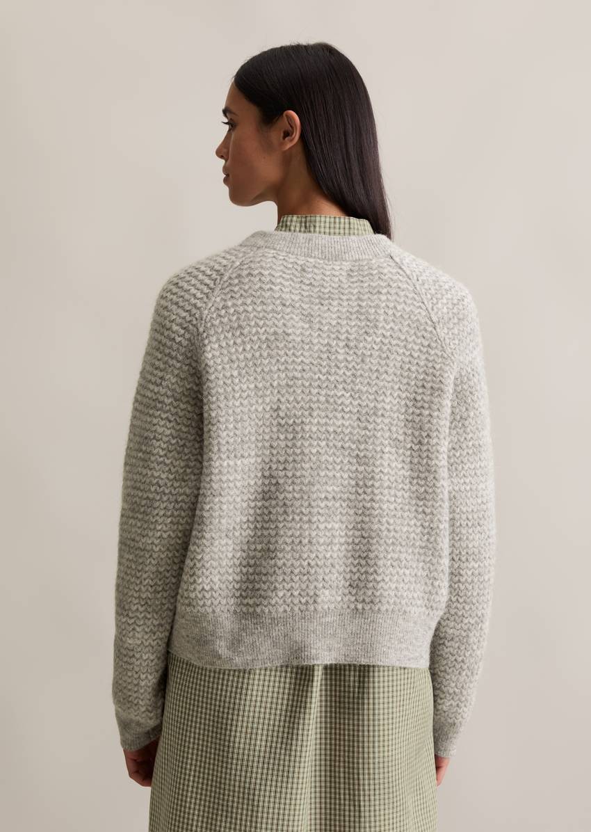 Cropped V-neck knitted sweater made from a soft virgin wool/alpaca wool blend