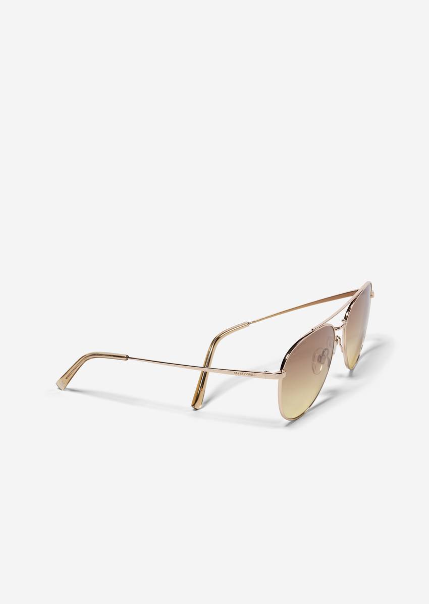 Unisex sunglasses in an aviator style