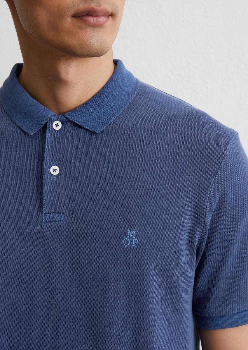 Piqué shaped polo shirt made of organic stretch cotton fabric