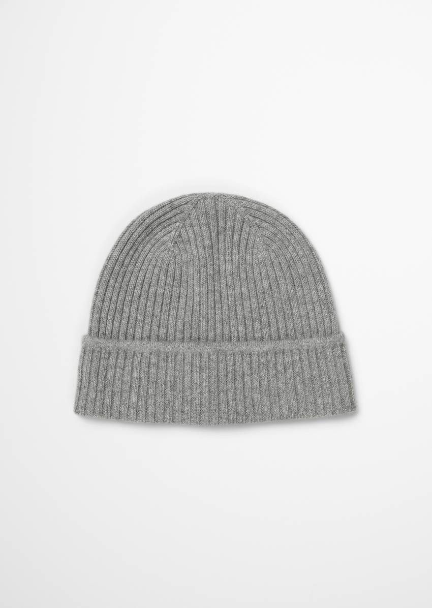 Knitted cap made from the finest cashmere