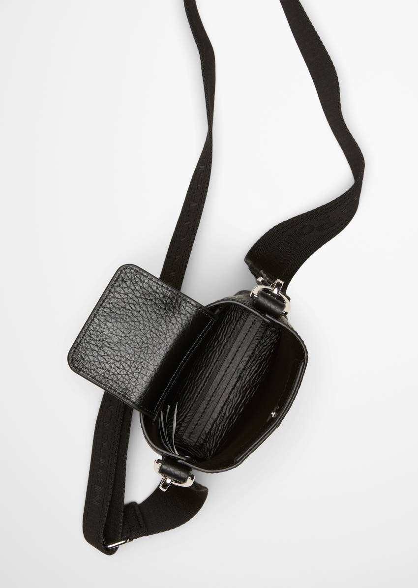 Smartphone case made from grained cowhide