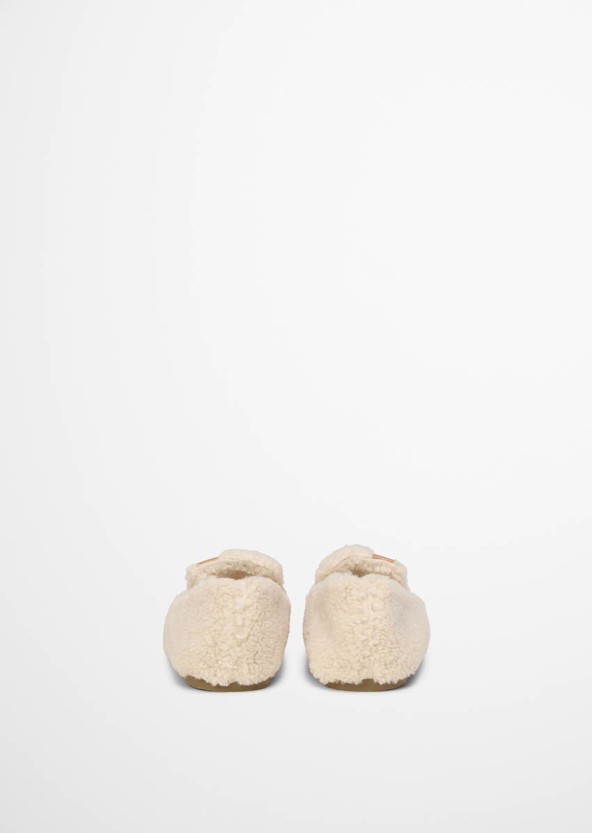 Slippers made from cotton teddy fur