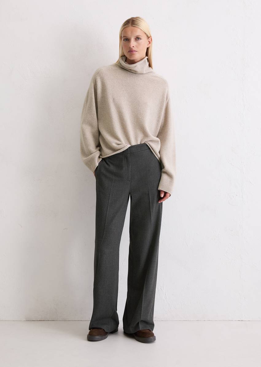 Relaxed turtleneck sweater made from a soft merino wool blend