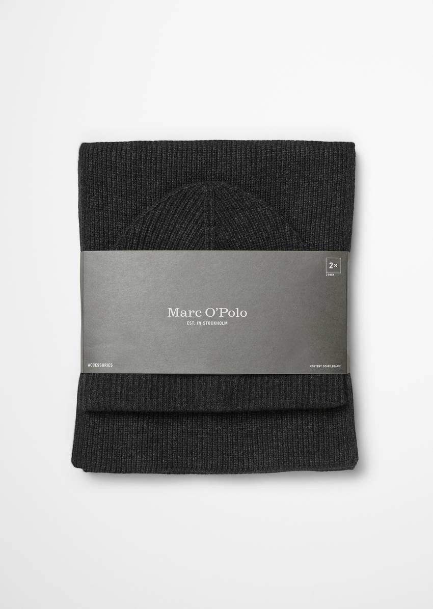 Hat & scarf set made from a soft virgin wool blend