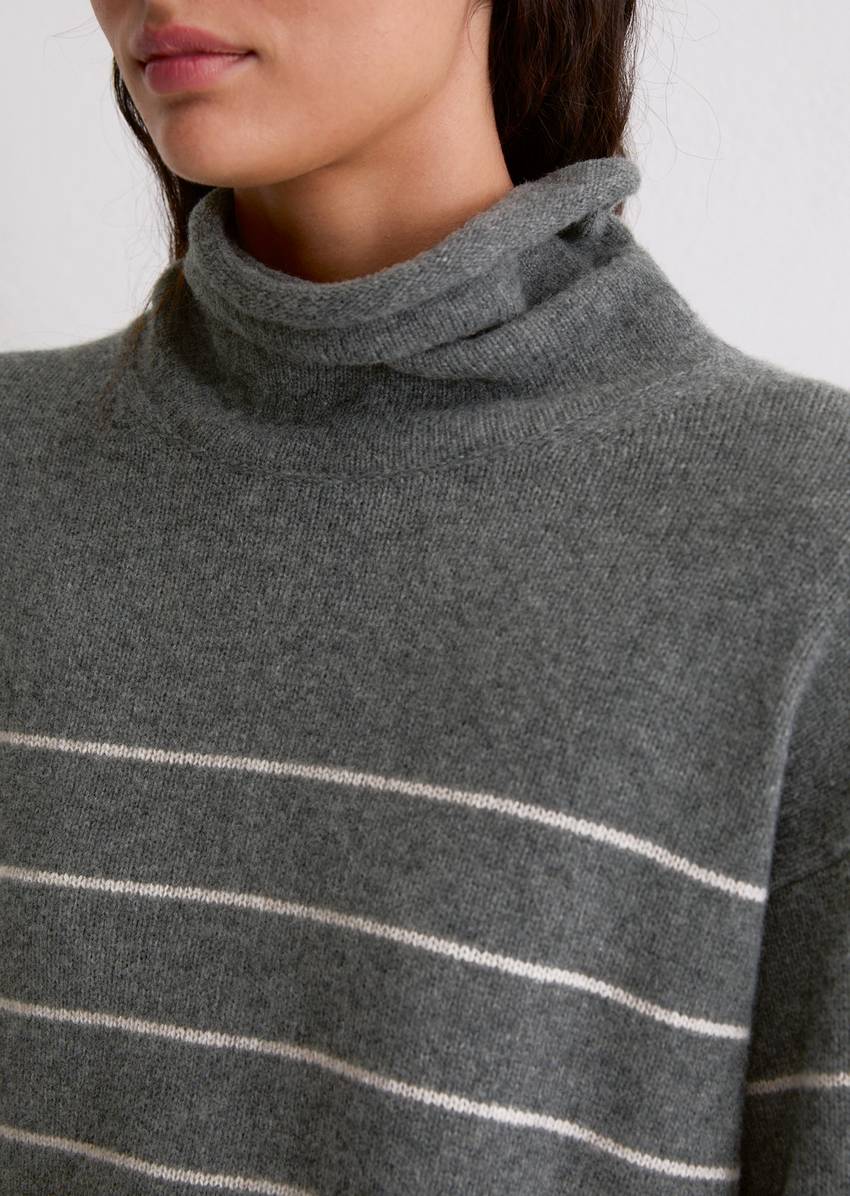 Striped turtleneck sweater relaxed made from a soft merino wool blend