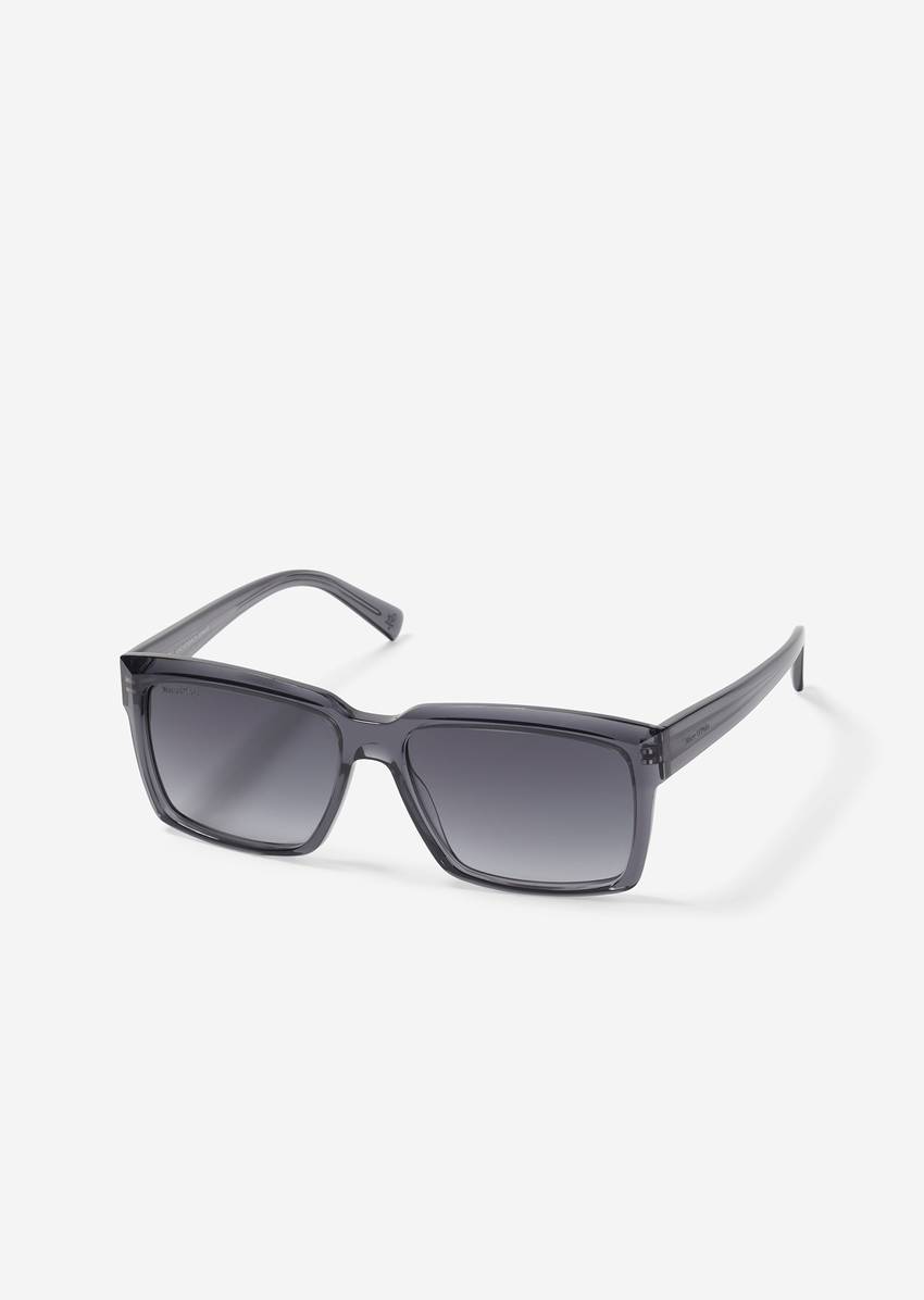 Men's sunglasses in a modern rectangular shape