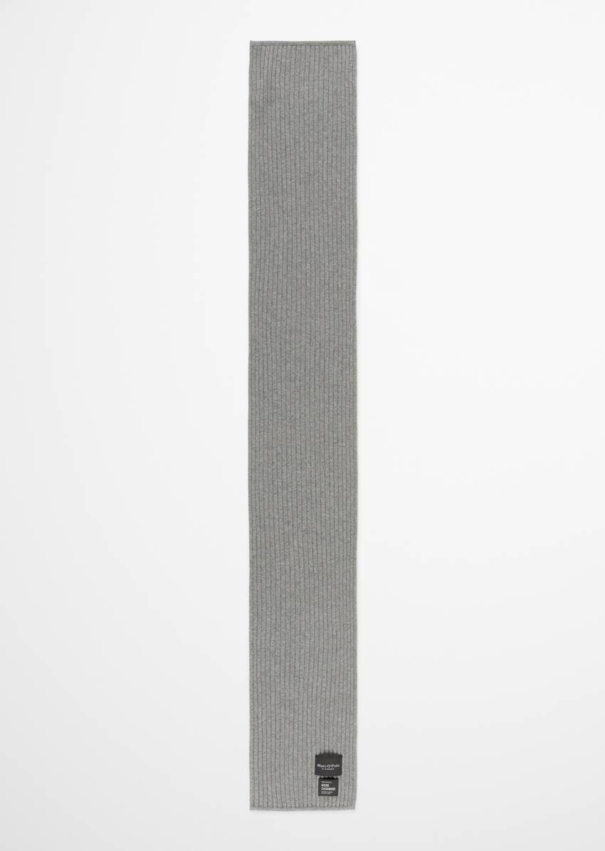 Knitted scarf made from the finest cashmere