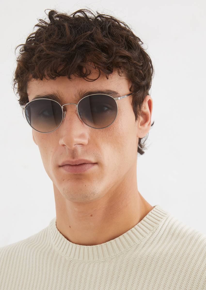 Unisex sunglasses with filigree metal frames