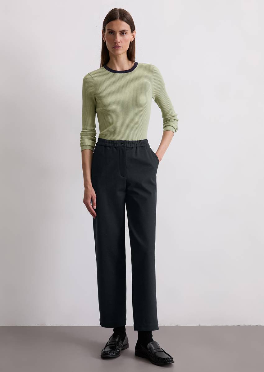 Sweater Travel Collection made from a viscose blend