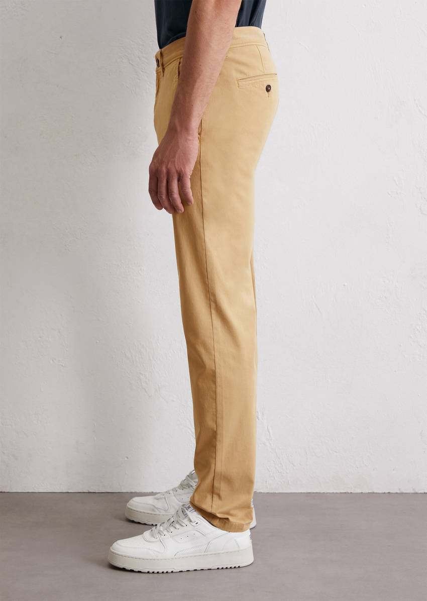 Chino model Stig shaped made from an organic cotton blend
