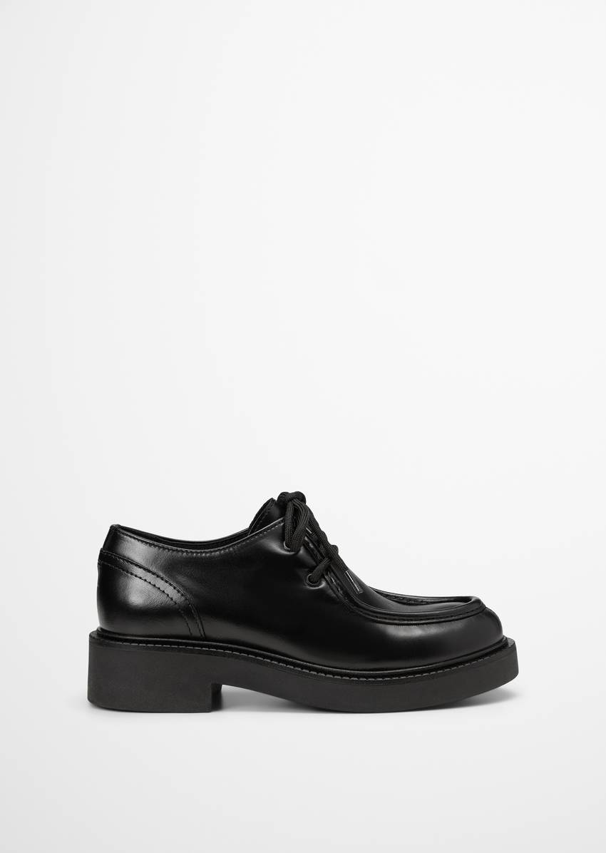 Derby lace-up made from fine calfskin