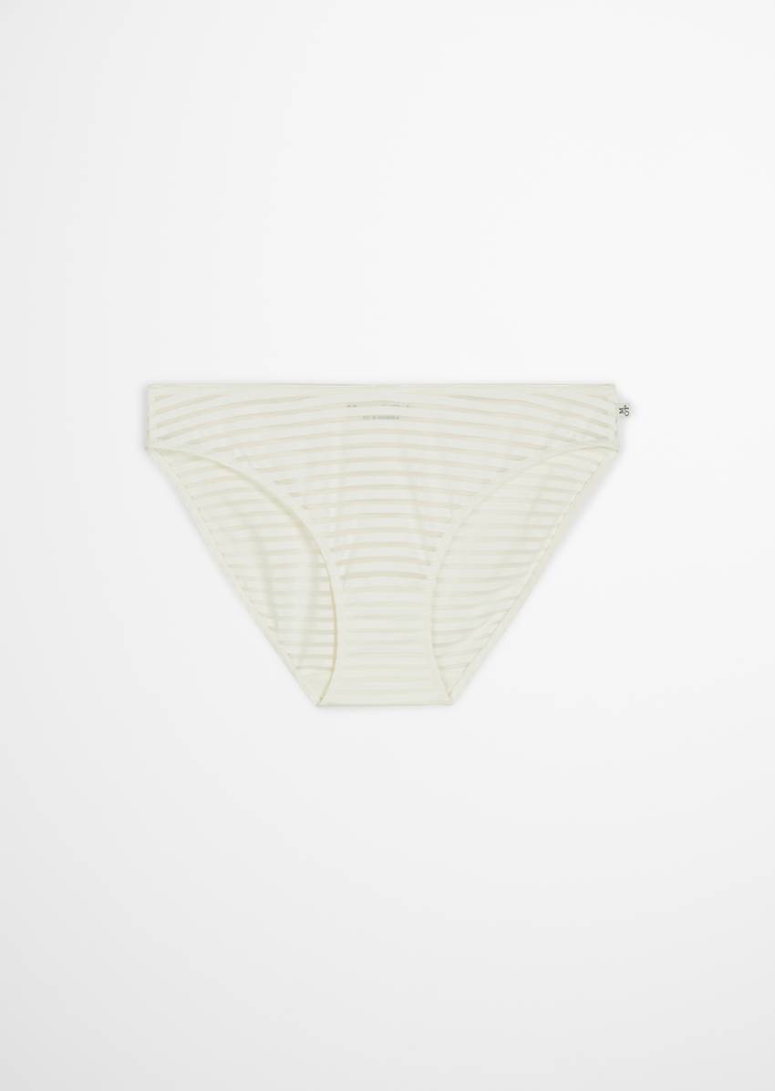 Slip with stripe structure