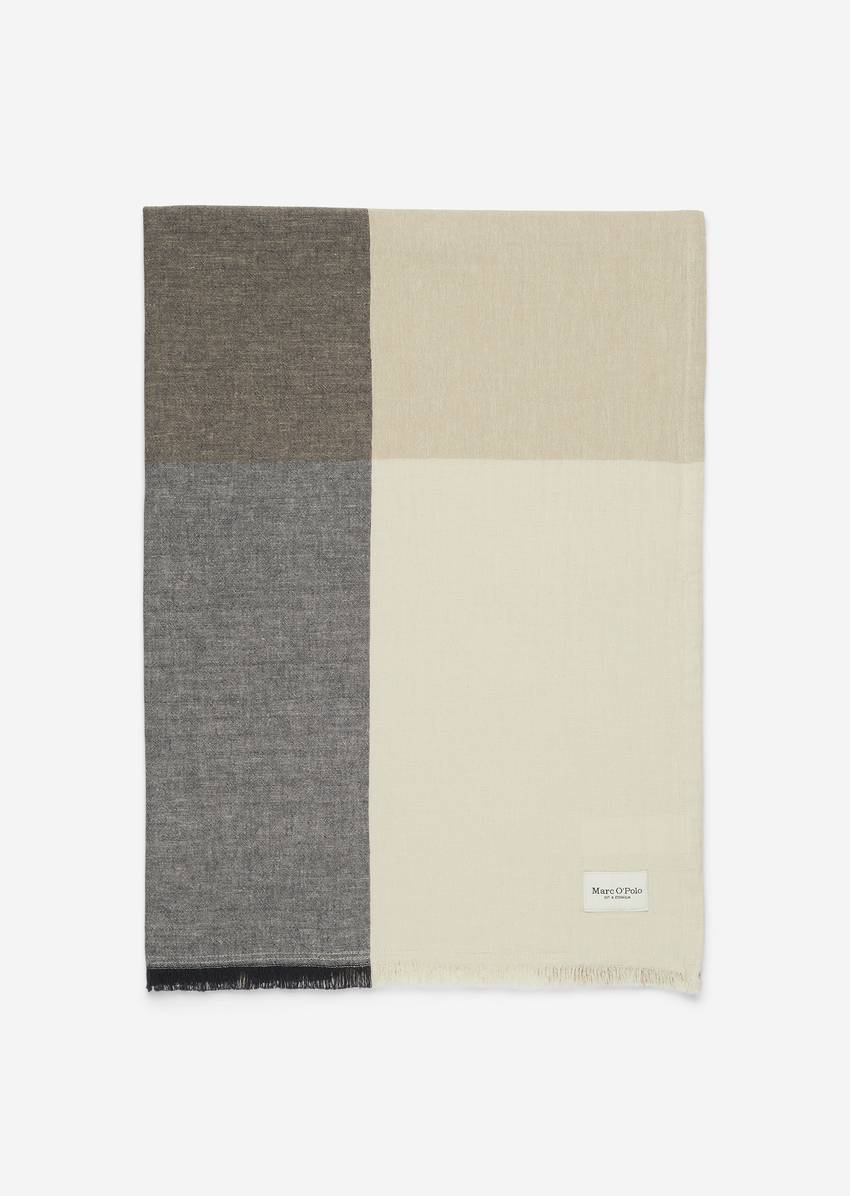 Plaid model Erlend made from an organic cotton/linen blend