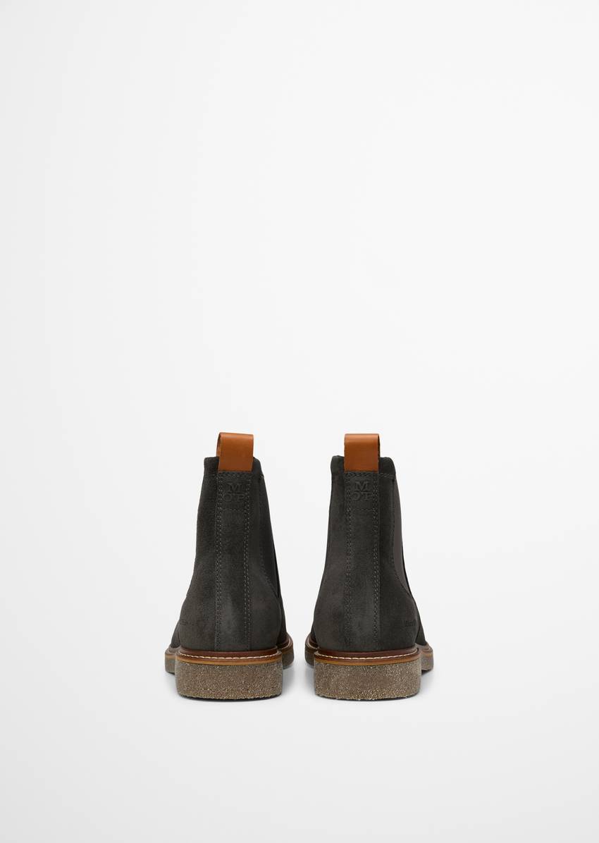 Chelsea boot model Linus made from soft suede cowhide