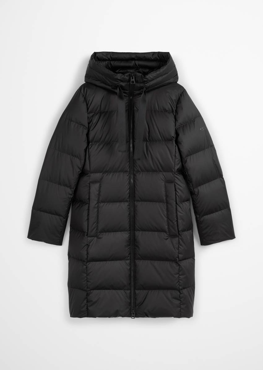 Hooded down coat shaped with water-repellent surface