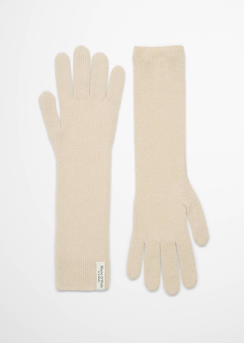 Finger gloves made from a virgin wool-cashmere wool blend