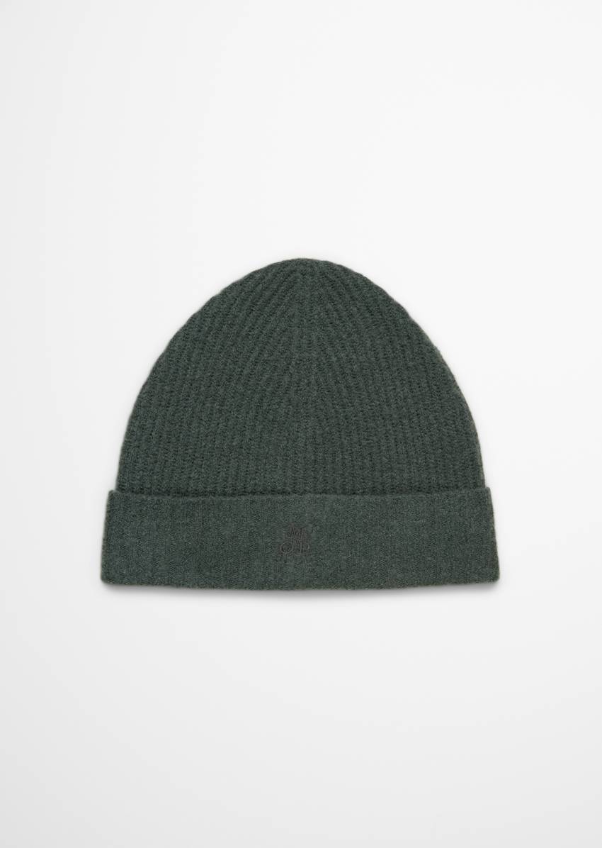 Cap made from a soft sheep's wool mix