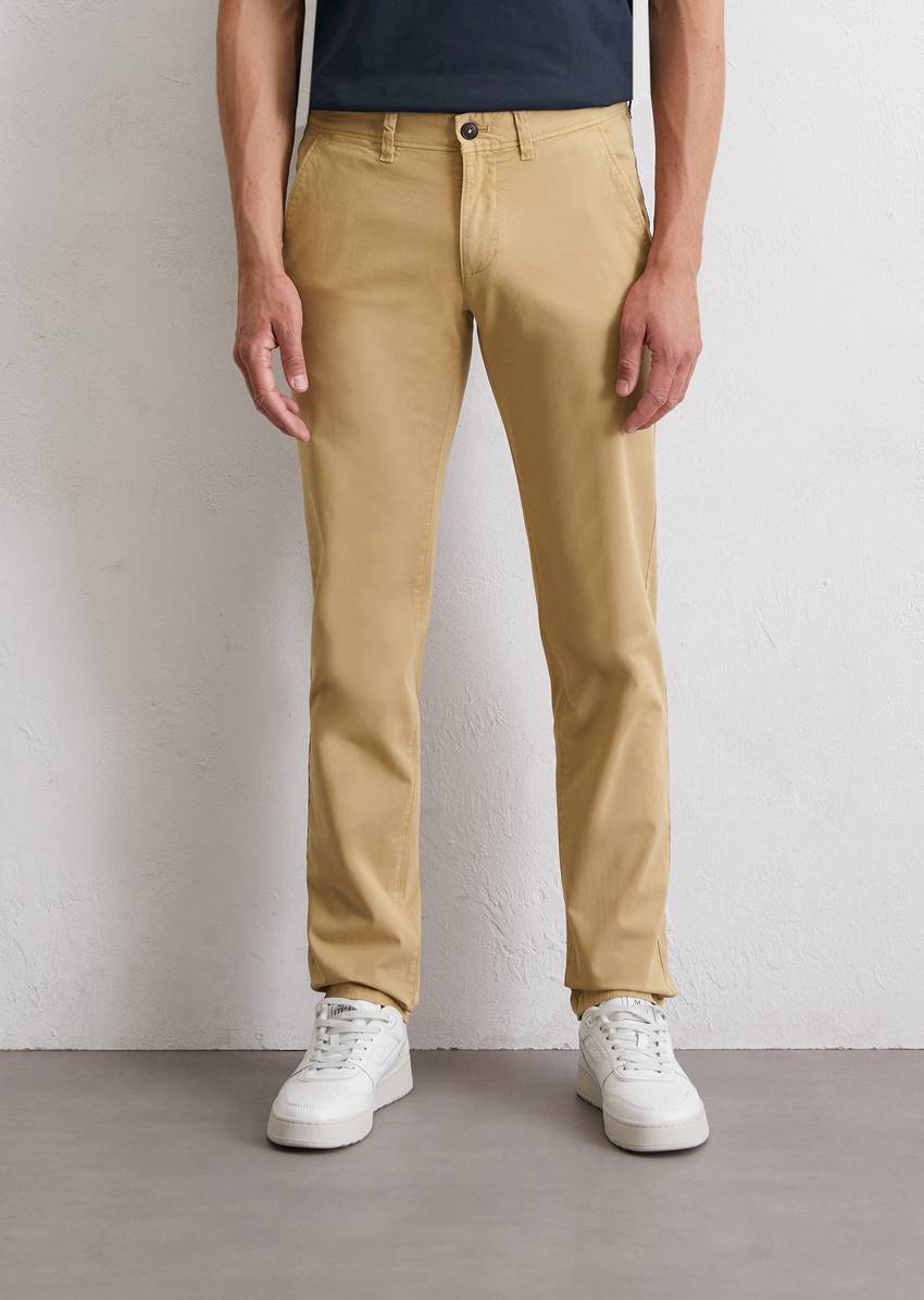 Chino model Stig shaped made from an organic cotton blend