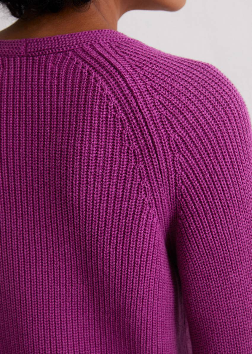 V-neck knitted sweater slim made from soft cotton yarn