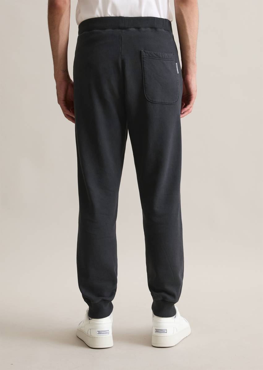 Relaxed sweatpants made from organic cotton